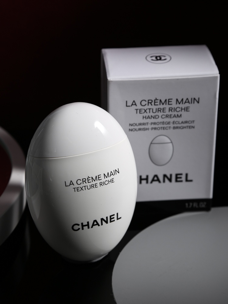 商品Chanel|香奈儿 五号之水护手霜 鹅蛋鹅卵石护手霜 50ml 柔润滋养双手肌肤,价格¥466,第1张图片详细描述