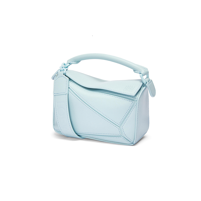商品Loewe|LOEWE/罗意威 22年新款 Puzzle系列 女士mini海蓝宝石色缎面小牛皮单肩斜挎手提拼图包A510U95X58-9514,价格¥16491,第2张图片详细描述