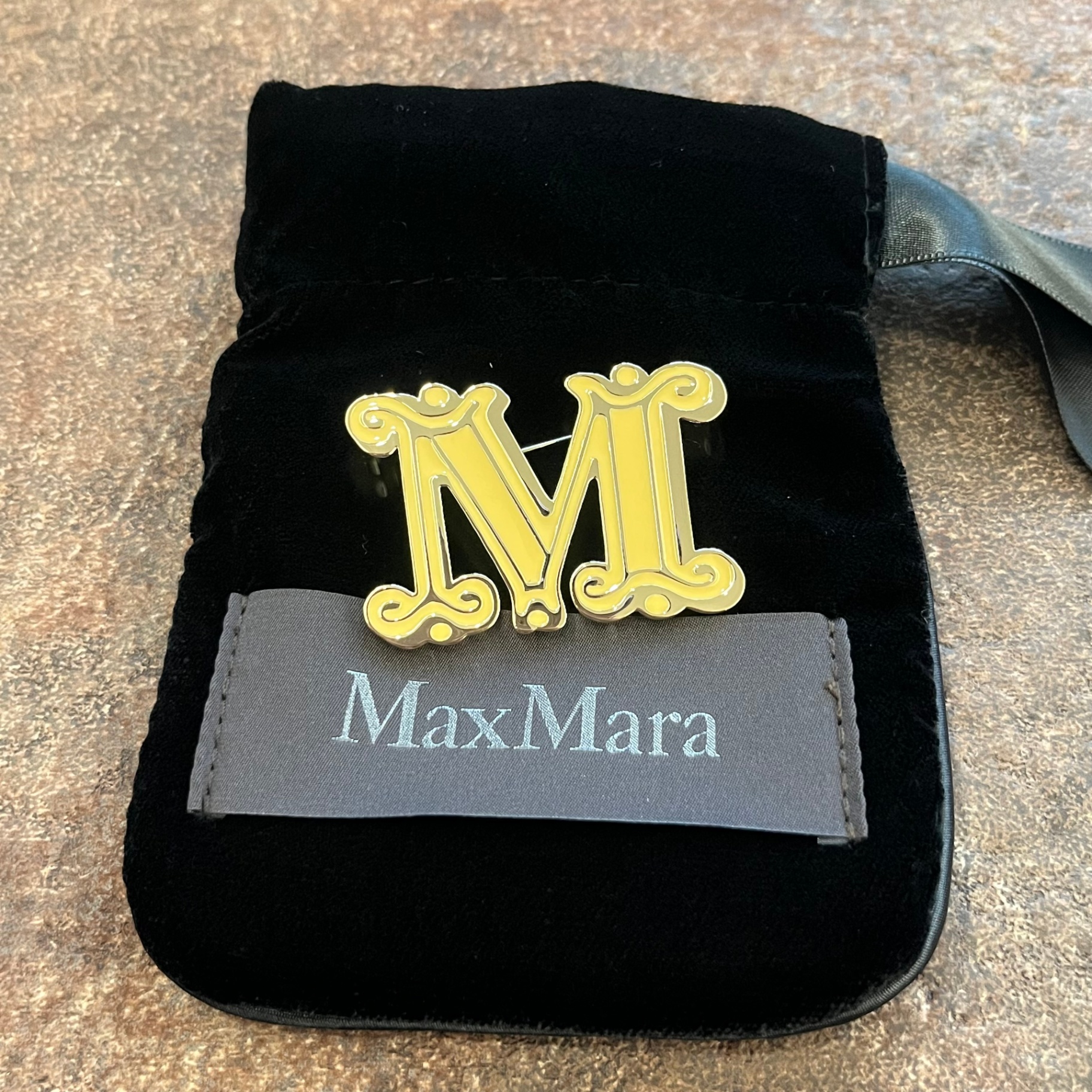 商品[国内直发] Max Mara|M字母LOGO胸针 BATHV,价格¥579,第1张图片详细描述