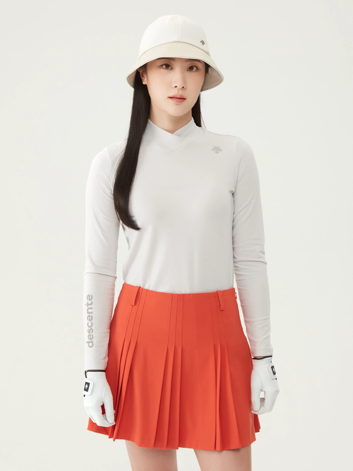 商品【预售商品15天发货】 DESCENTE|高尔夫女性领口配色细节长袖T恤展现个性 DO32WFTL93-LBGG,价格¥959,第3张图片详细描述