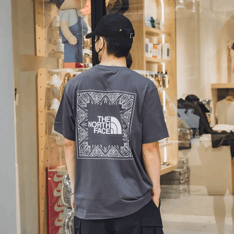 商品The North Face|【保税仓极速直发】The North Face 北面 后背腰果花 大标 黑色 休闲 短袖T恤 NT7UN48A BLK,价格¥252,第4张图片详细描述