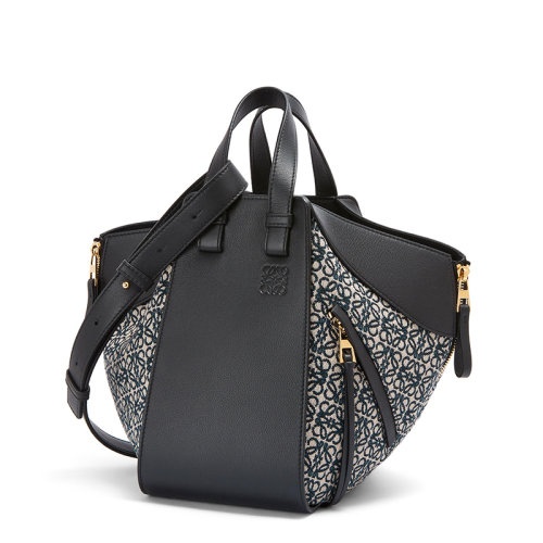 商品Loewe|【包税】LOEWE/罗意威 22春夏新款Hammock系列 女士小号海军蓝/黑色织物配牛皮革金扣单肩斜挎手提吊床包A538S35X43-5938,价格¥17881,第6张图片详细描述