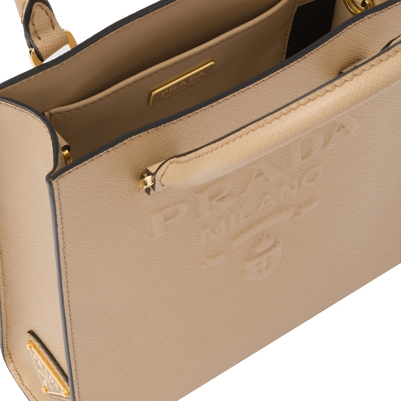 商品Prada|PRADA/普拉达 22新款 女士小号砂米黄saffiano皮革珐琅徽标拆卸织物肩带单肩手提斜挎包1BA333_NZV_F0036_V_N2A,价格¥15481,第2张图片详细描述