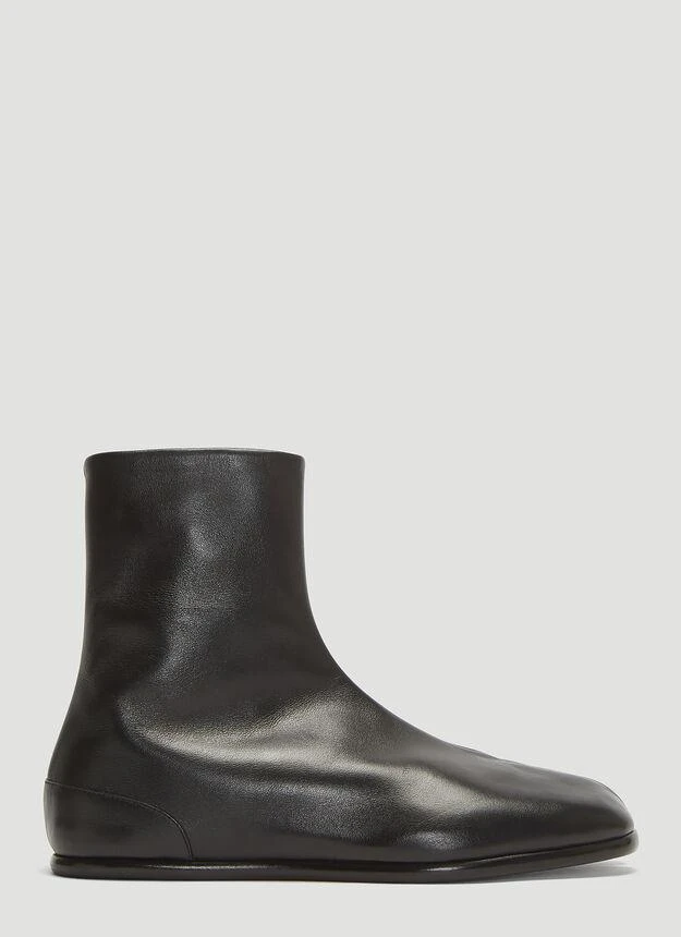 商品MAISON MARGIELA|Tabi Flat Ankle Boots in Black,价格¥7301,第1张图片