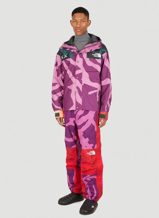 商品The North Face|x KAWS Mountain Light Track Pants in Pink,价格¥1417,第2张图片详细描述