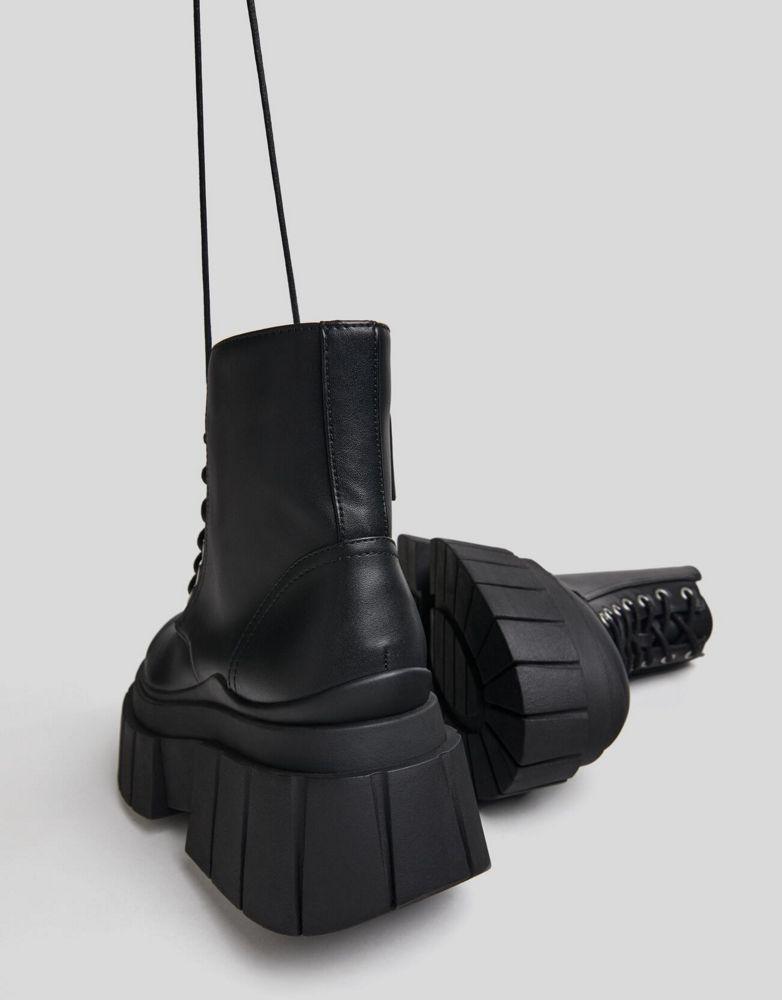 Bershka chunky lace up biker boot in black商品第2张图片规格展示