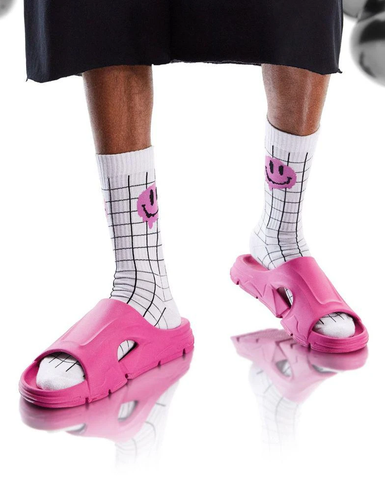 商品ASOS|ASOS DESIGN chunky tech sliders in fuchsia,价格¥95,第4张图片详细描述