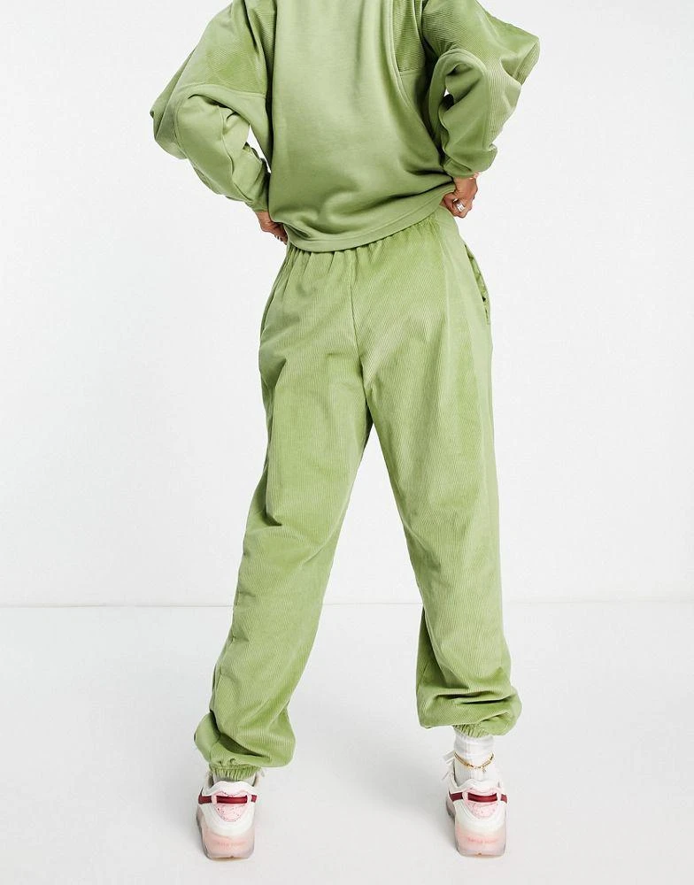 商品NIKE|Nike Air cord joggers in alligator green,价格¥307,第2张图片详细描述