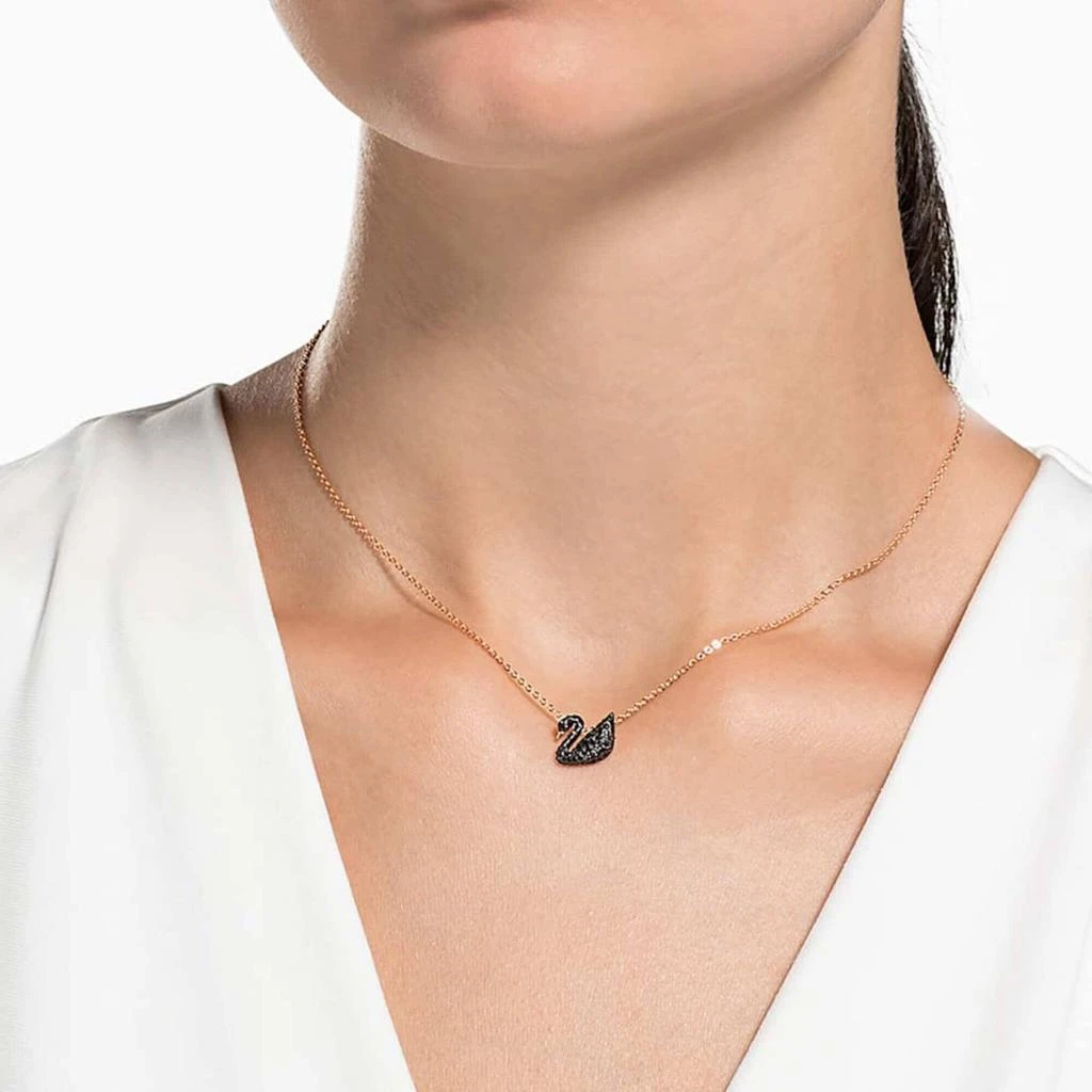 商品Swarovski|Swarovski Women's Pendant with Chain - Iconic Swan Black Rose Gold, Small | 5204133,价格¥548,第4张图片详细描述