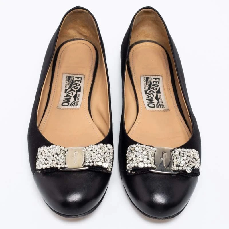 商品[二手商品] Salvatore Ferragamo|Salvatore Ferragamo Black Leather And Satin Crystal Embellished Bow Ballet Flats Size 38,价格¥1106,第3张图片详细描述