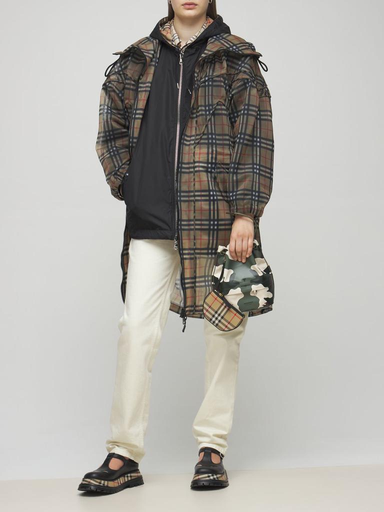 商品Burberry|Phoebe Cotton & Leather Camouflage Pouch,价格¥4339,第1张图片
