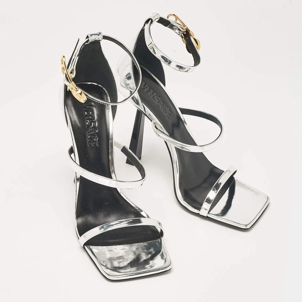 商品Versace|Versace Silver Leather Safety Pin Ankle Strap Sandals Size 39,价格¥4937,第4张图片详细描述