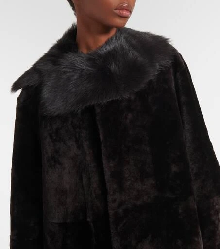 商品Totême|Leather-lined shearling collar,价格¥3786,第2张图片详细描述