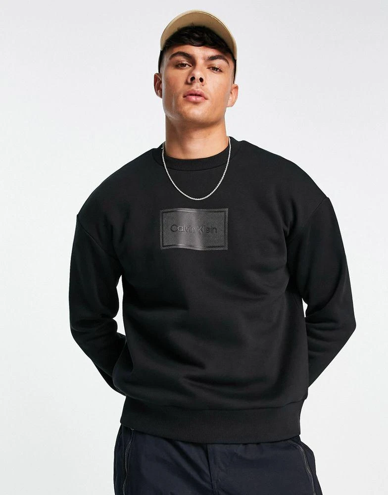 商品Calvin Klein|Calvin Klein textured logo box comfort sweatshirt in black,价格¥744,第3张图片详细描述