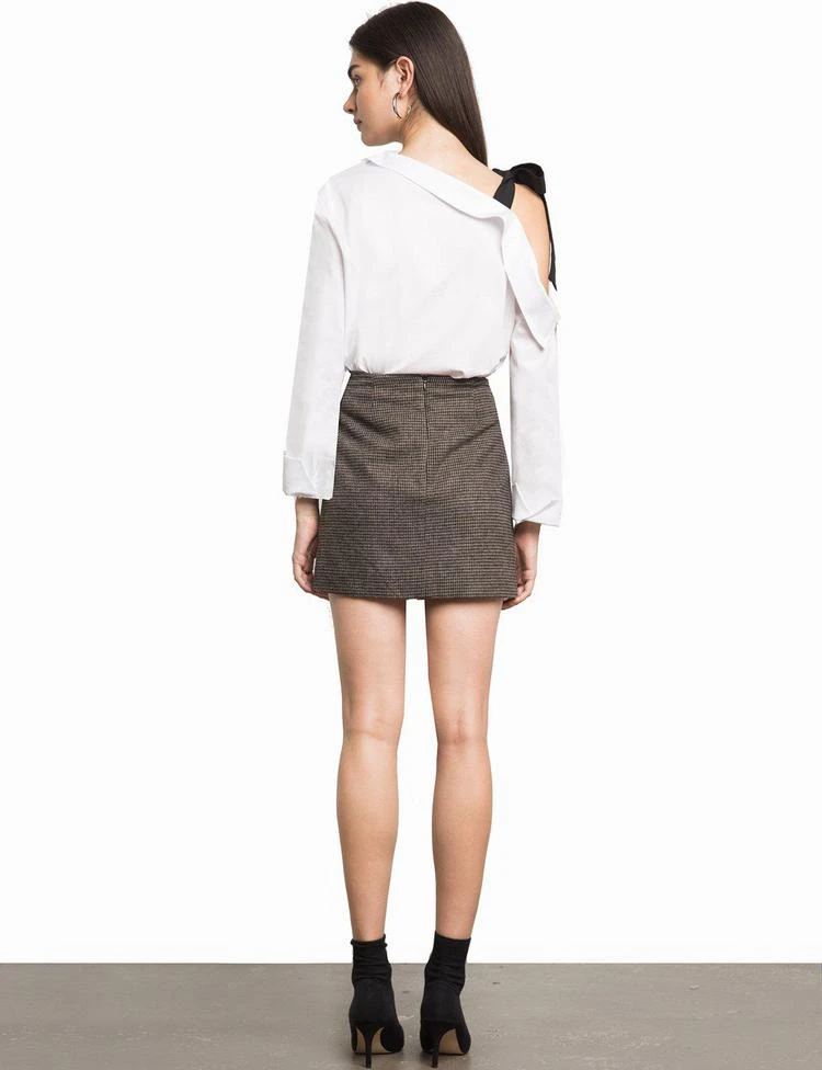 Charli 单肩系带上衣 商品