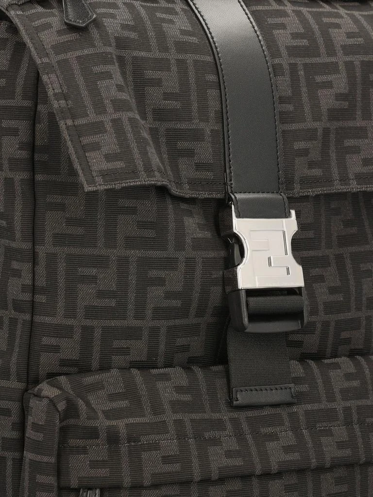 商品Fendi|Fendi Single-Buckle Fastened Medium Backpack,价格¥14580,第4张图片详细描述