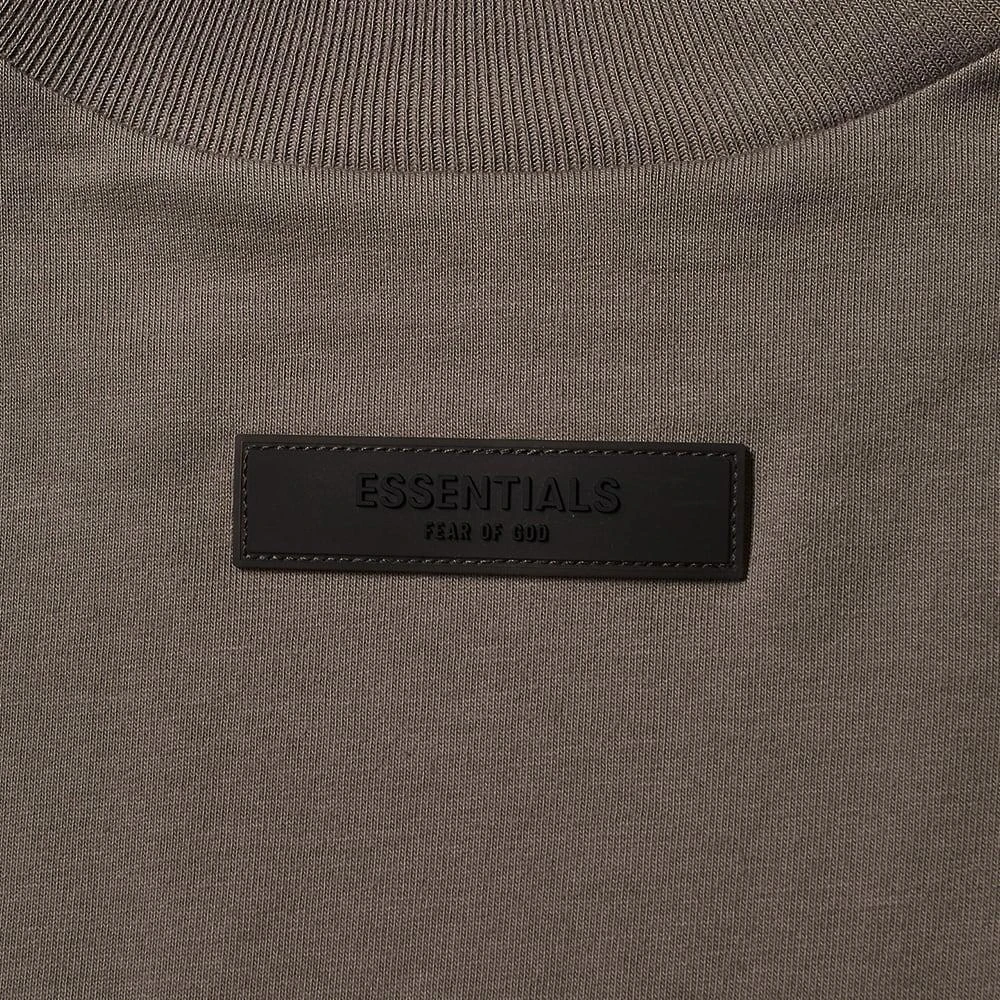 商品Essentials|FEAR OF GOD ESSENTIALS Kids Logo Long Sleeve T-Shirt - Desert Taupe,价格¥222,第3张图片详细描述