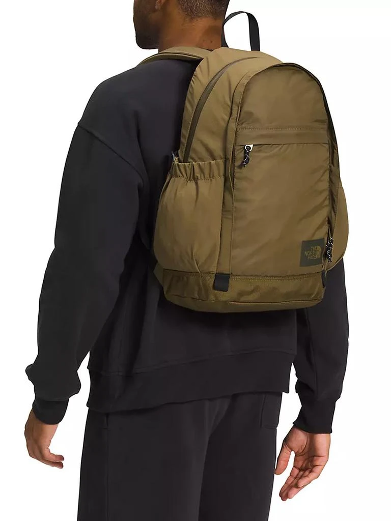 商品The North Face|Large Mountain Daypack Backpack,价格¥738,第2张图片详细描述