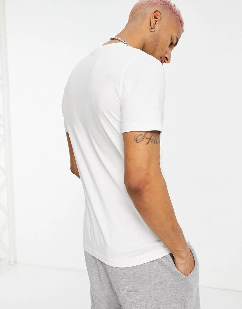 商品Puma|Puma Essentials large logo short sleeved t-shirt in white,价格¥99,第2张图片详细描述