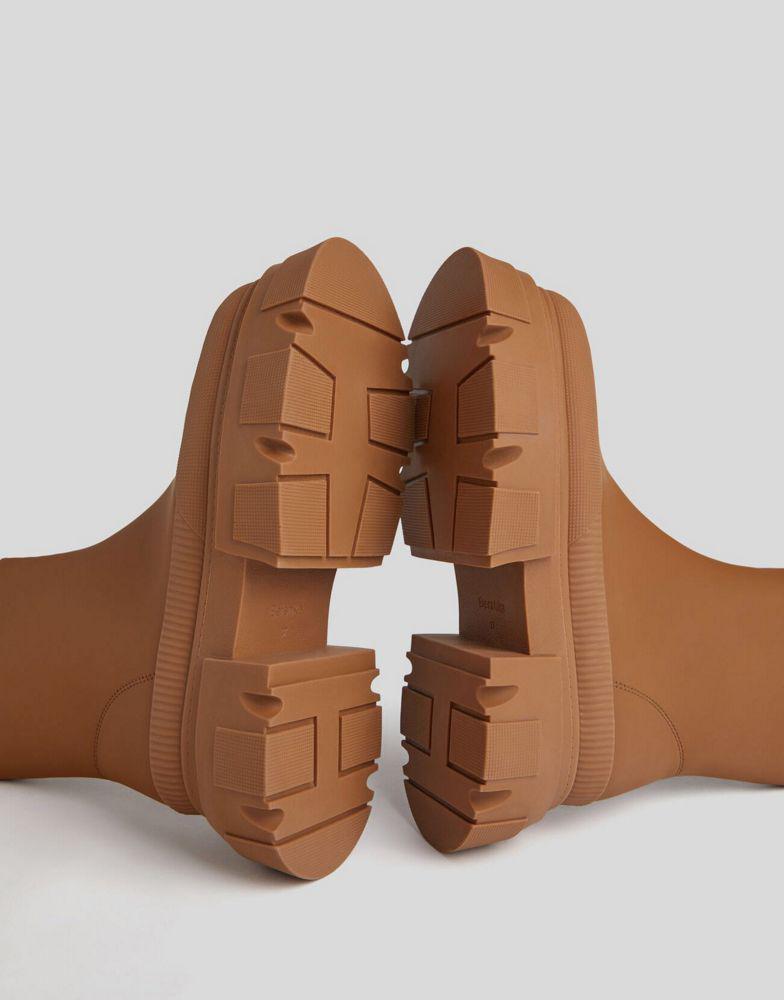 商品Bershka|Bershka chunky ankle pull on ankle boots in brown,价格¥385,第5张图片详细描述