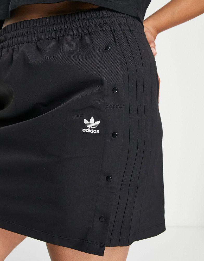 adidas Originals Plus mini skirt with popper detail in black商品第2张图片规格展示