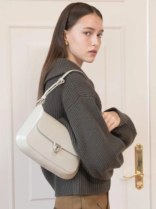 商品Coccinelle|Beat Hobo Shine Bag,价格¥3445,第3张图片详细描述