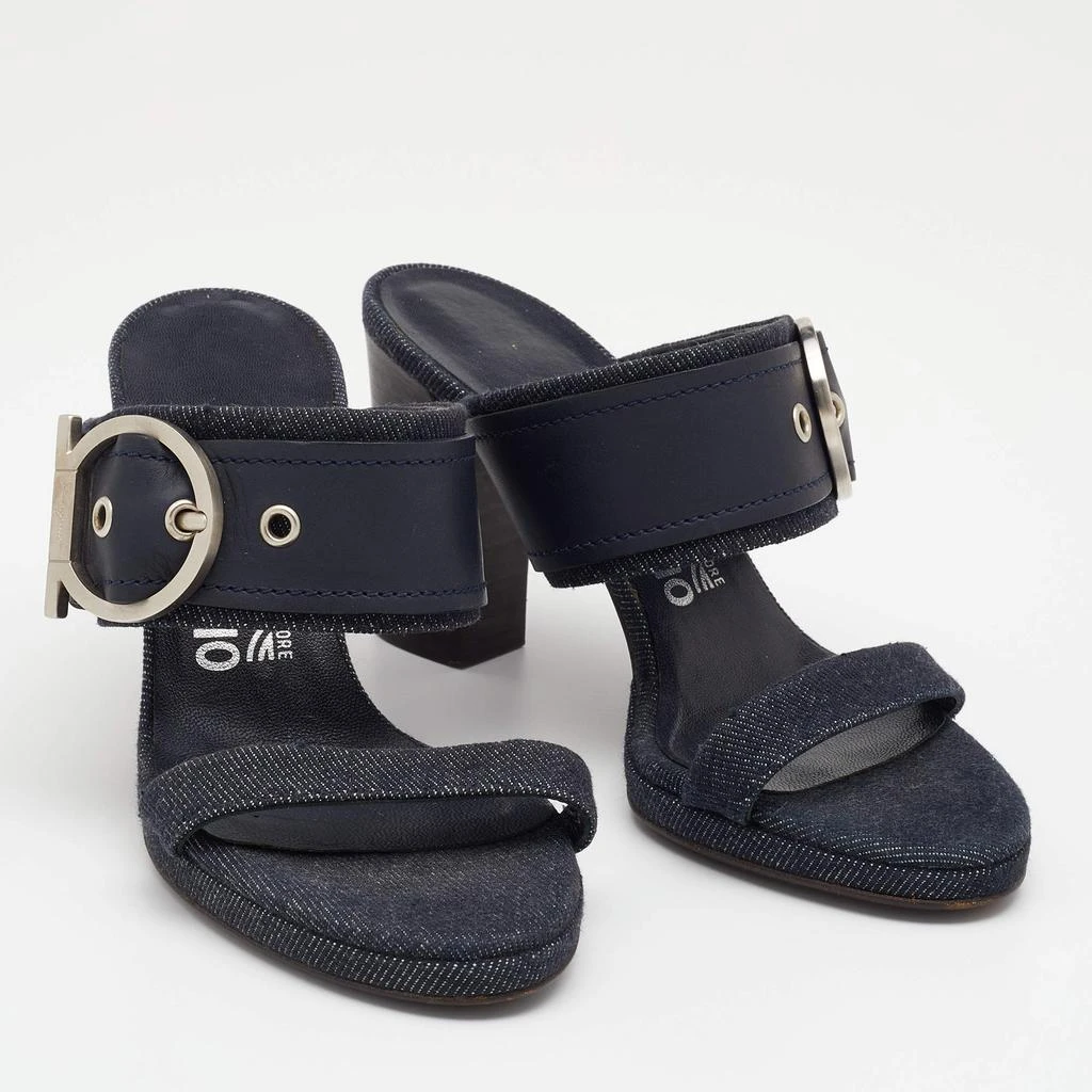 商品[二手商品] Salvatore Ferragamo|Salvatore Ferragamo Blue Leather And Denim Gancini Slide Sandals Size 36.5,价格¥806,第4张图片详细描述