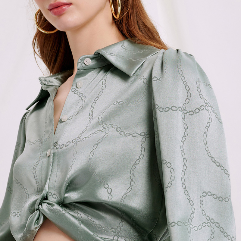 Briella青瓷色缎面链条印花衬衫 | Briella Blouse - Sage商品第5张图片规格展示