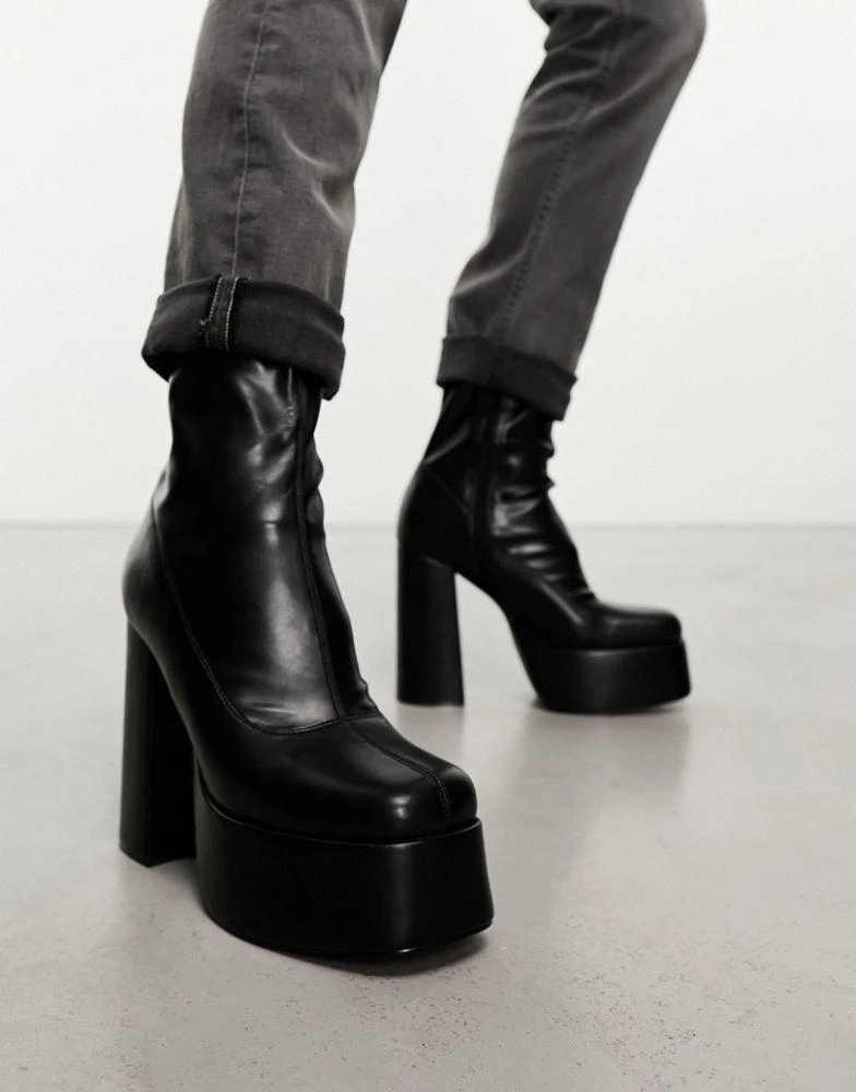 商品Koi Footwear|KOI platform heeled ankle boots in black PU,价格¥581,第2张图片详细描述