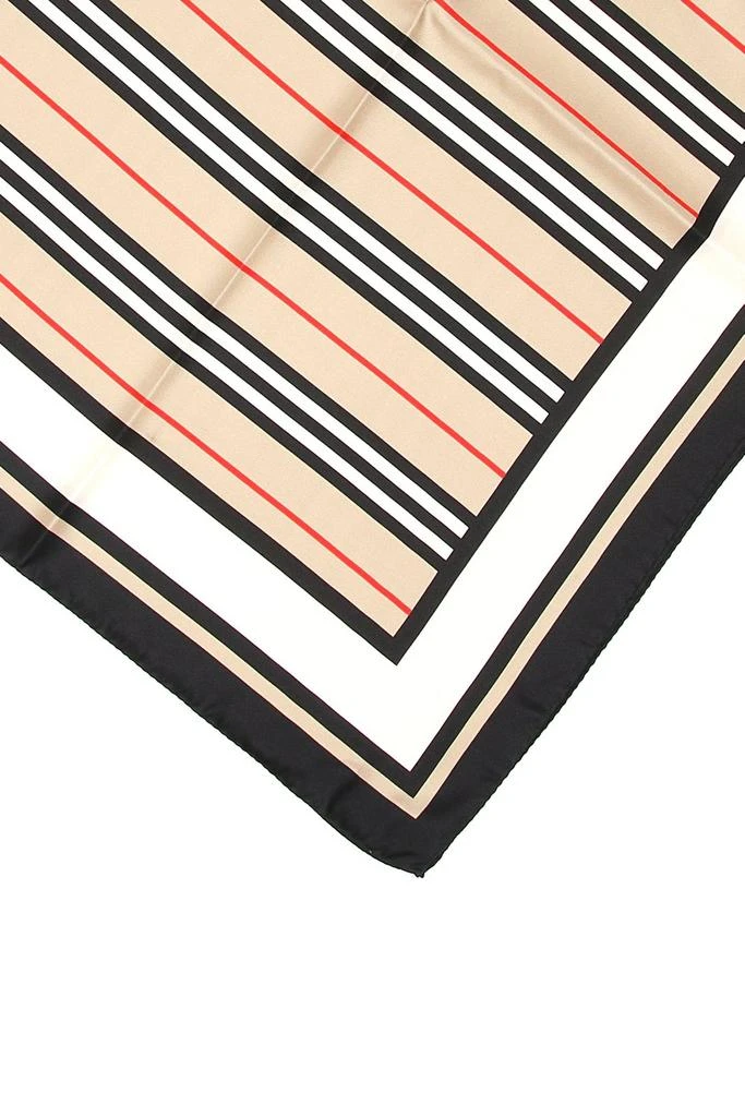 商品Burberry|Burberry Check Printed Scarf,价格¥3325,第3张图片详细描述