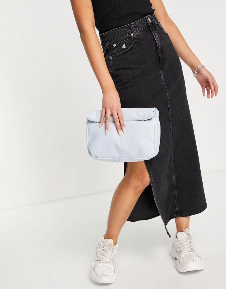 商品ASOS|ASOS DESIGN roll top clutch bag in blue,价格¥68,第4张图片详细描述