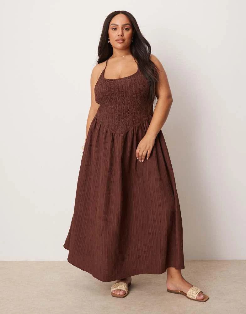 商品ASOS|ASOS DESIGN Curve scoop neck crinkle maxi dress with cross back in chocolate,价格¥335,第1张图片