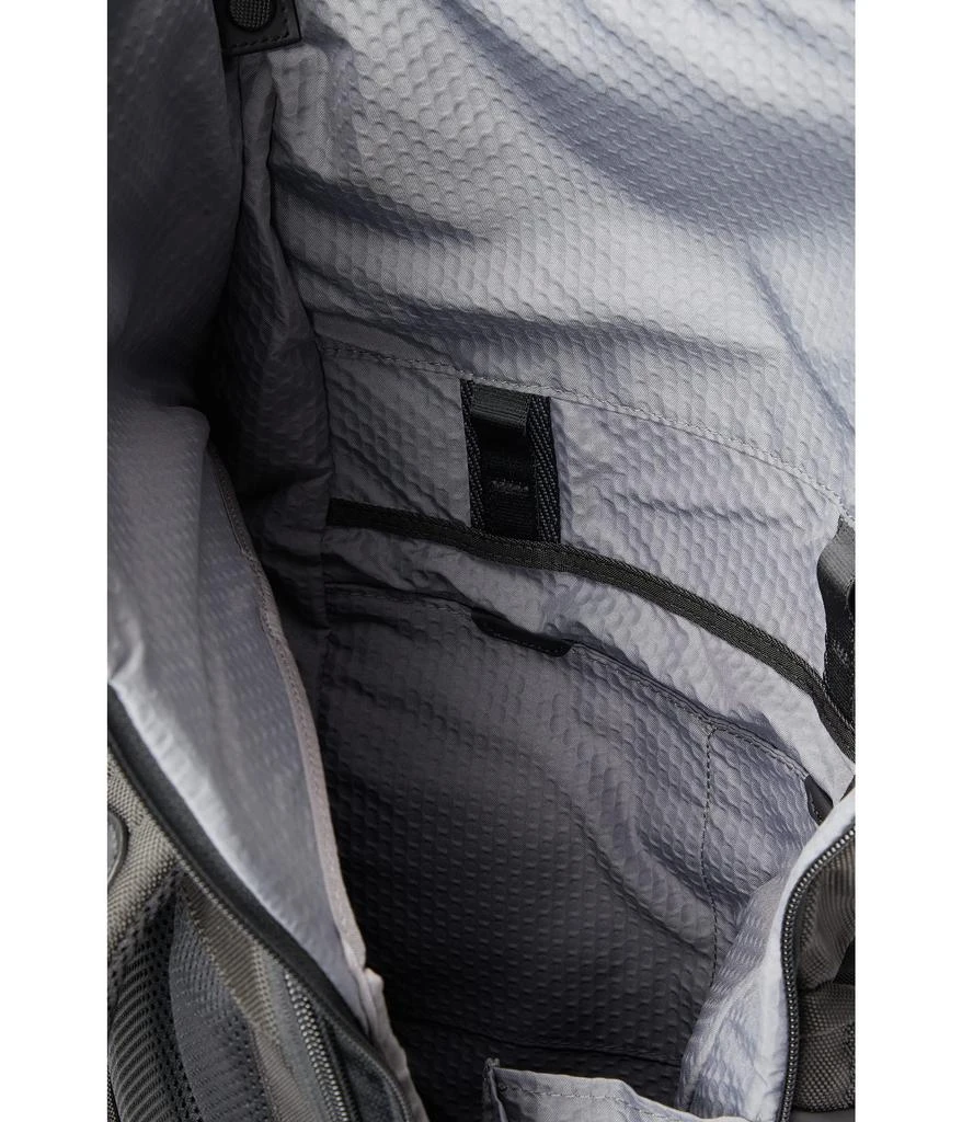 商品Tumi|Logistics Backpack,价格¥3140,第3张图片详细描述