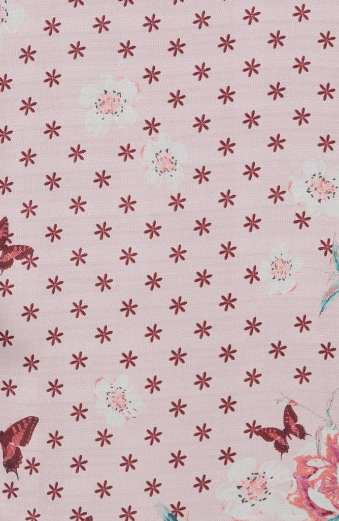 商品Vince Camuto|Dreamscape Floral Oblong Scarf,价格¥141,第2张图片详细描述