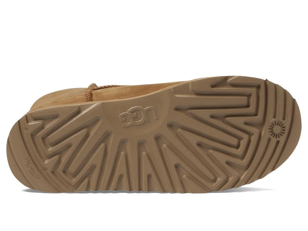 商品UGG|Classic Short II Waterproof (Little Kid/Big Kid),价格¥1116,第3张图片详细描述