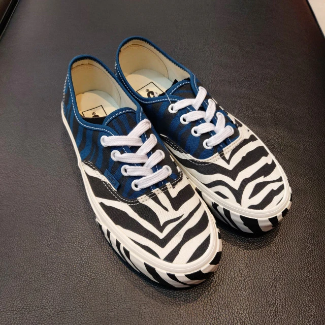 【韩国直邮|包邮包税】万斯[VANS] Ua Authentic # Animal # 男女共用 运动鞋 蓝色/zebra (VN0A5KRDASQ) 商品