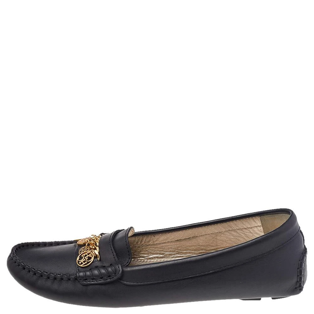 商品[二手商品] Carolina Herrera|CH Carolina Herrera Black Leather Logo Charm Detail Slip On Loafers Size 39,价格¥2244,第2张图片详细描述