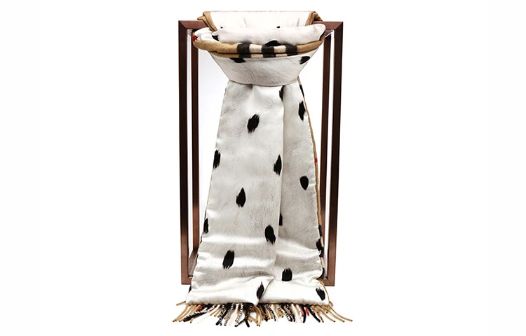 商品[国内直发] Burberry|博柏利 时尚长围巾 女款 卡其色,价格¥2700,第3张图片详细描述