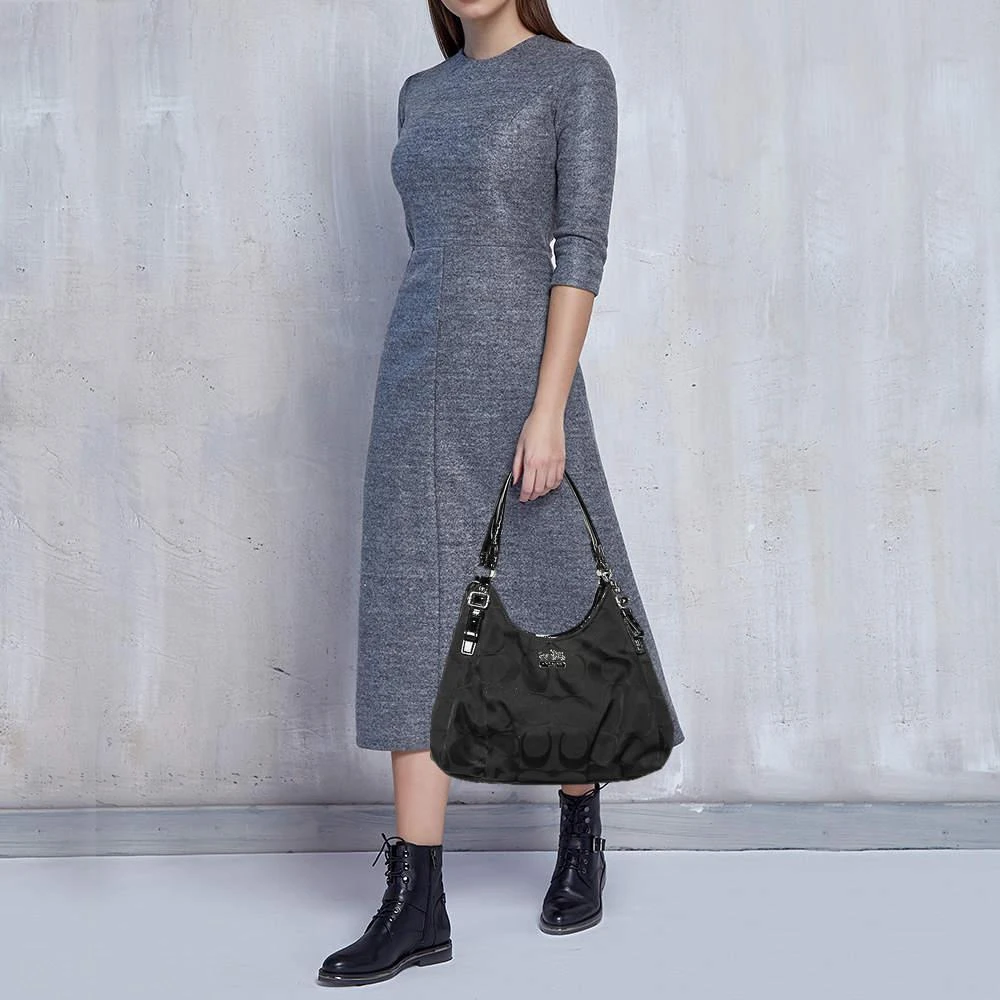 商品[二手商品] Coach|Coach Black Op Art Signature Canvas and Leather Madison Abigail Tote,价格¥2050,第2张图片详细描述