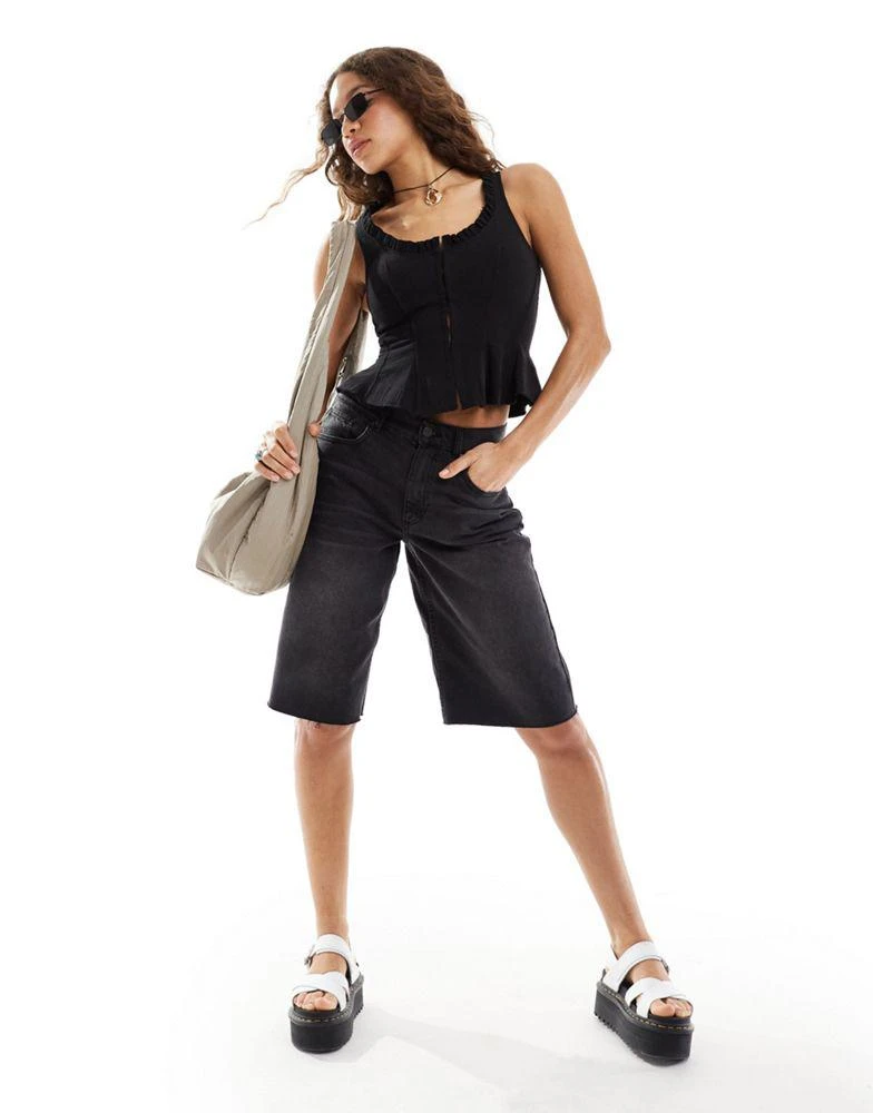 商品Weekday|Weekday Elvie frill top with hook and eye front in black,价格¥366,第2张图片详细描述