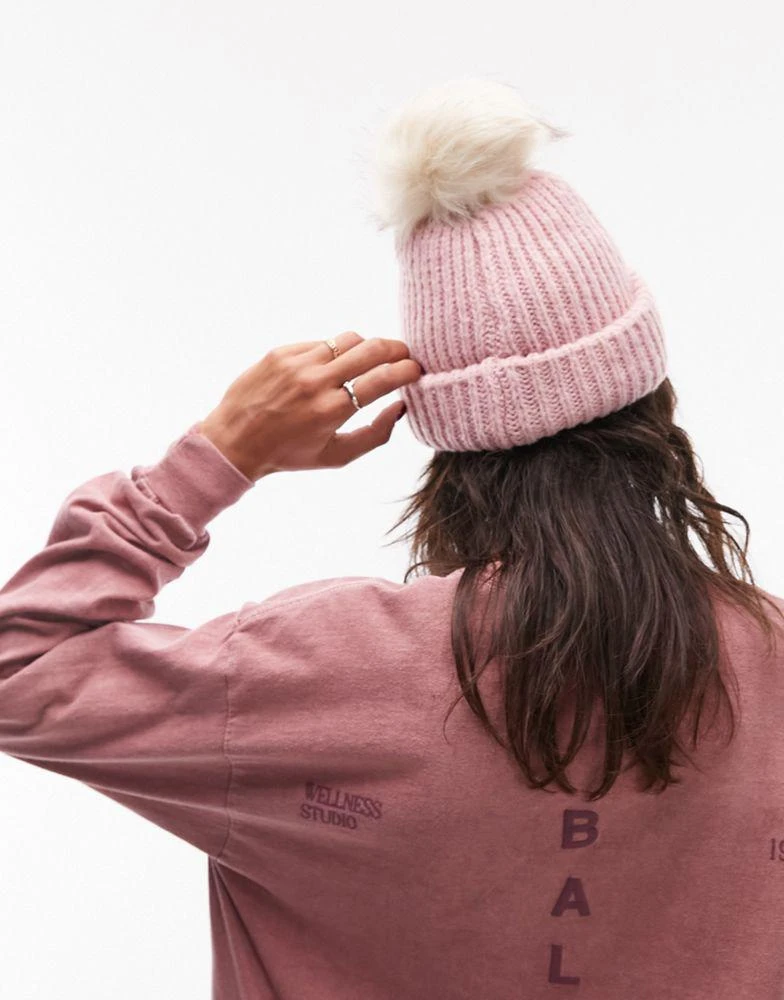 商品Topshop|Topshop knitted fur pom pom beanie in dusky pink,价格¥137,第4张图片详细描述