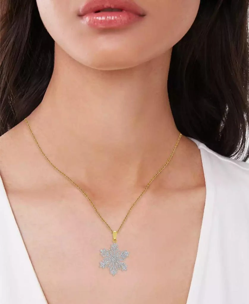 商品Macy's|Diamond Accent Snowflake Pendant Necklace,价格¥378,第2张图片详细描述