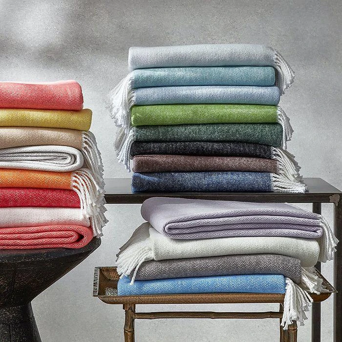 商品Matouk|Pezzo Monogrammed Fringe Throw Blanket,价格¥645,第5张图片详细描述