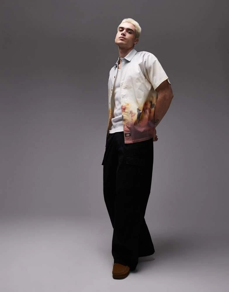 商品DICKIES|Dickies running wild western graphic print shirt in tan,价格¥544,第3张图片详细描述