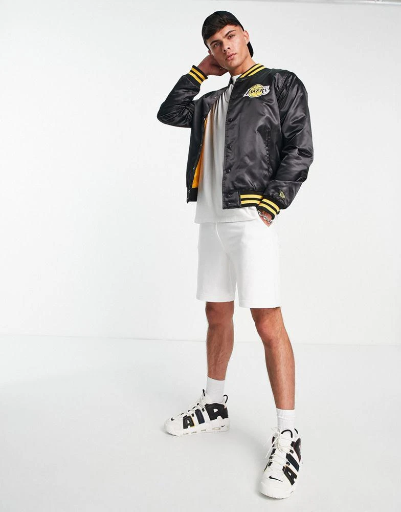 商品New Era|New Era NBA LA Lakers satin bomber jacket in black,价格¥1041,第4张图片详细描述