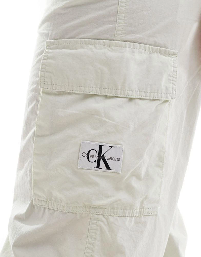 商品Calvin Klein|Calvin Klein Jeans cargo trouser in white,价格¥530,第2张图片详细描述