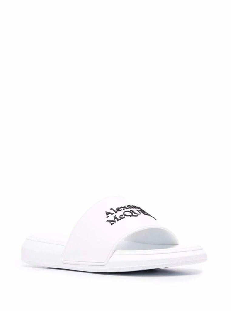 商品Alexander McQueen|White Logo Pool Slides in Rubber,价格¥1933,第2张图片详细描述