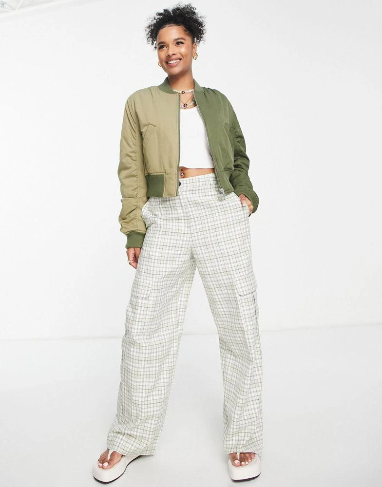 商品Topshop|Topshop Petite cropped half and half contrast bomber jacket in khaki,价格¥184,第2张图片详细描述