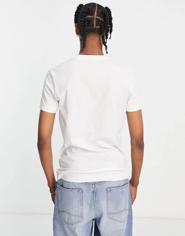 商品Calvin Klein|Calvin Klein Jeans stacked logo t-shirt in white,价格¥190,第2张图片详细描述