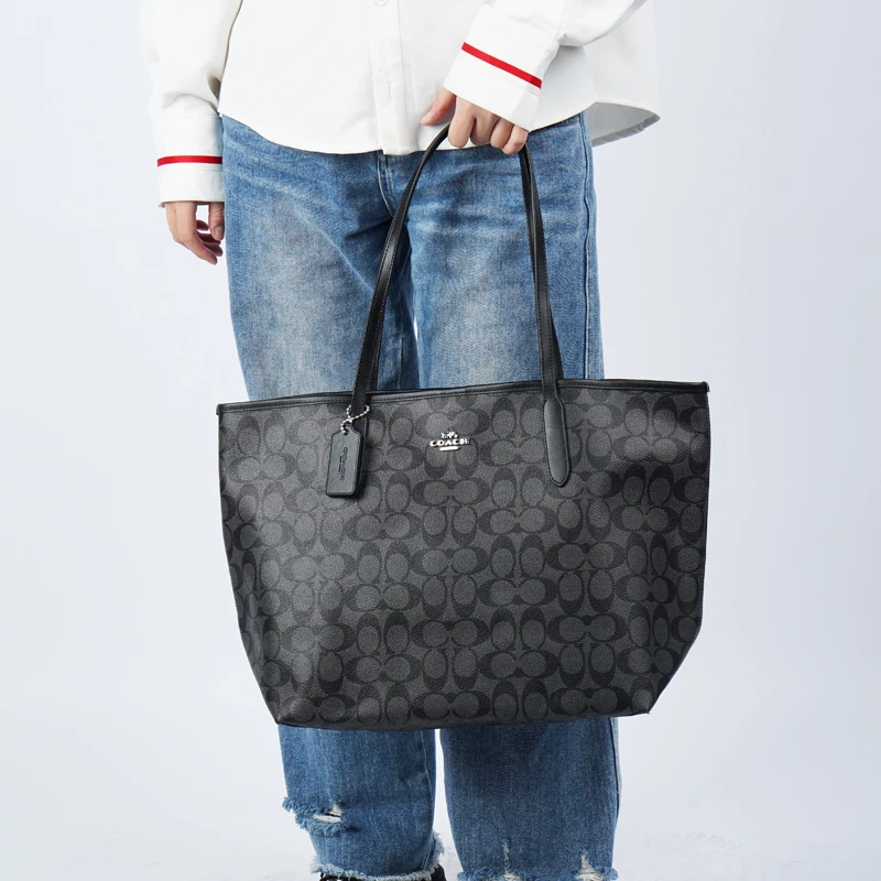 商品[国内直发] Coach|蔻驰 City 33 经典老花按扣开合大容量 帆布拼皮革 托特包Tote包购物袋单肩包 女款 黑色,价格¥2497,第5张图片详细描述